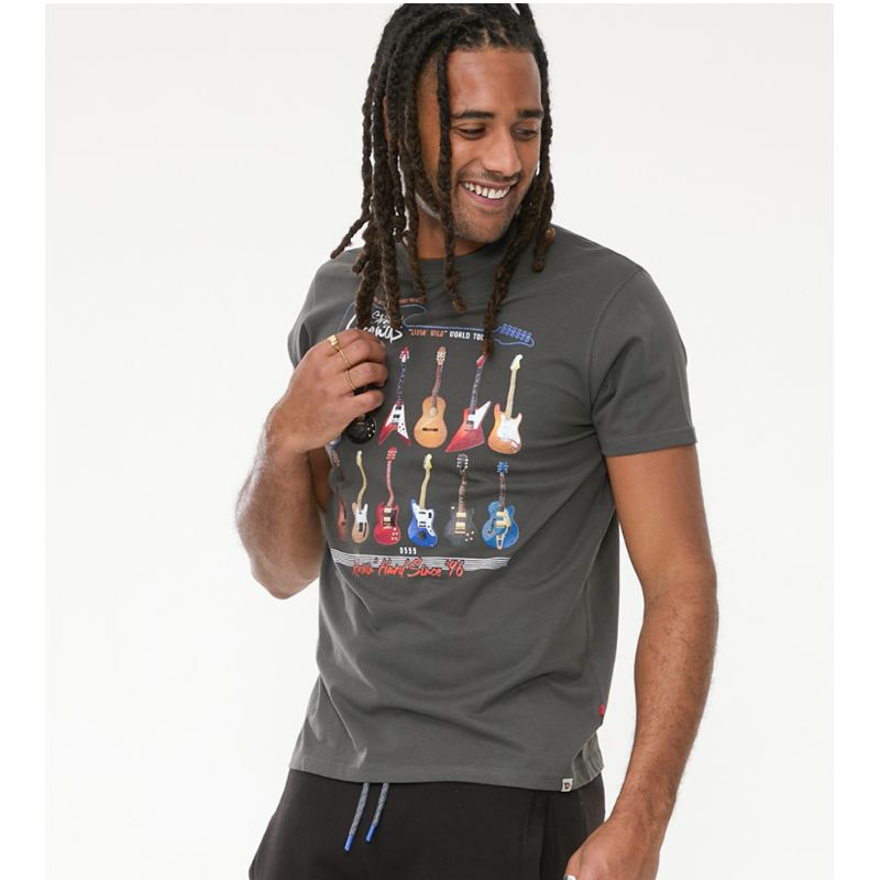 D555 JAIDEN LEGENDS GUITAR PRINT CREW NECK TEE SHIRT